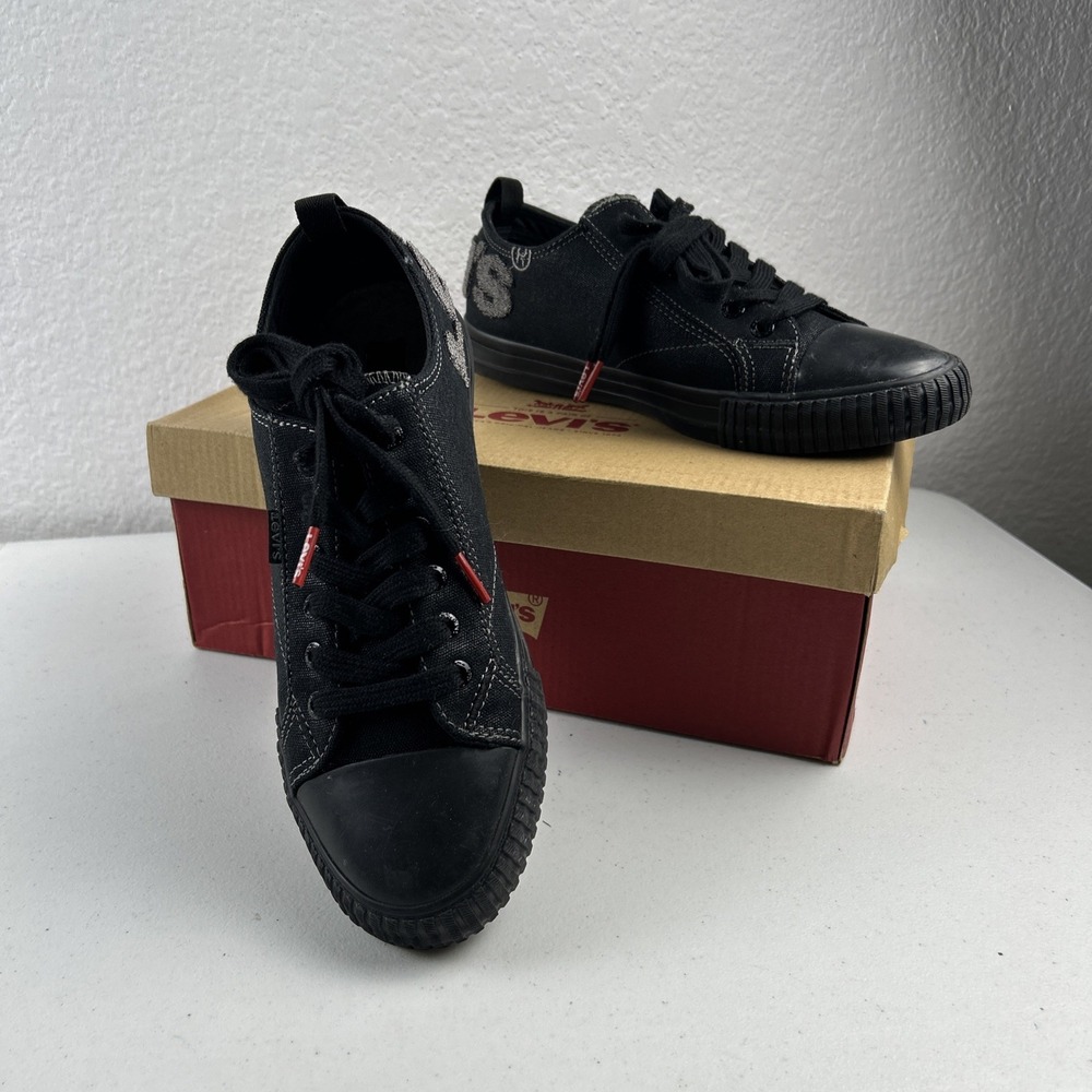 Levi  Strauss Women's Black Charcoal Canvas Sneakers 8 M‎